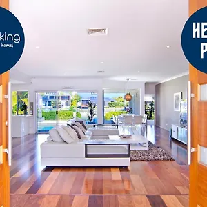  Holiday home Seaclusion 5 Bed Waterfront, Sleeps 12 Australia